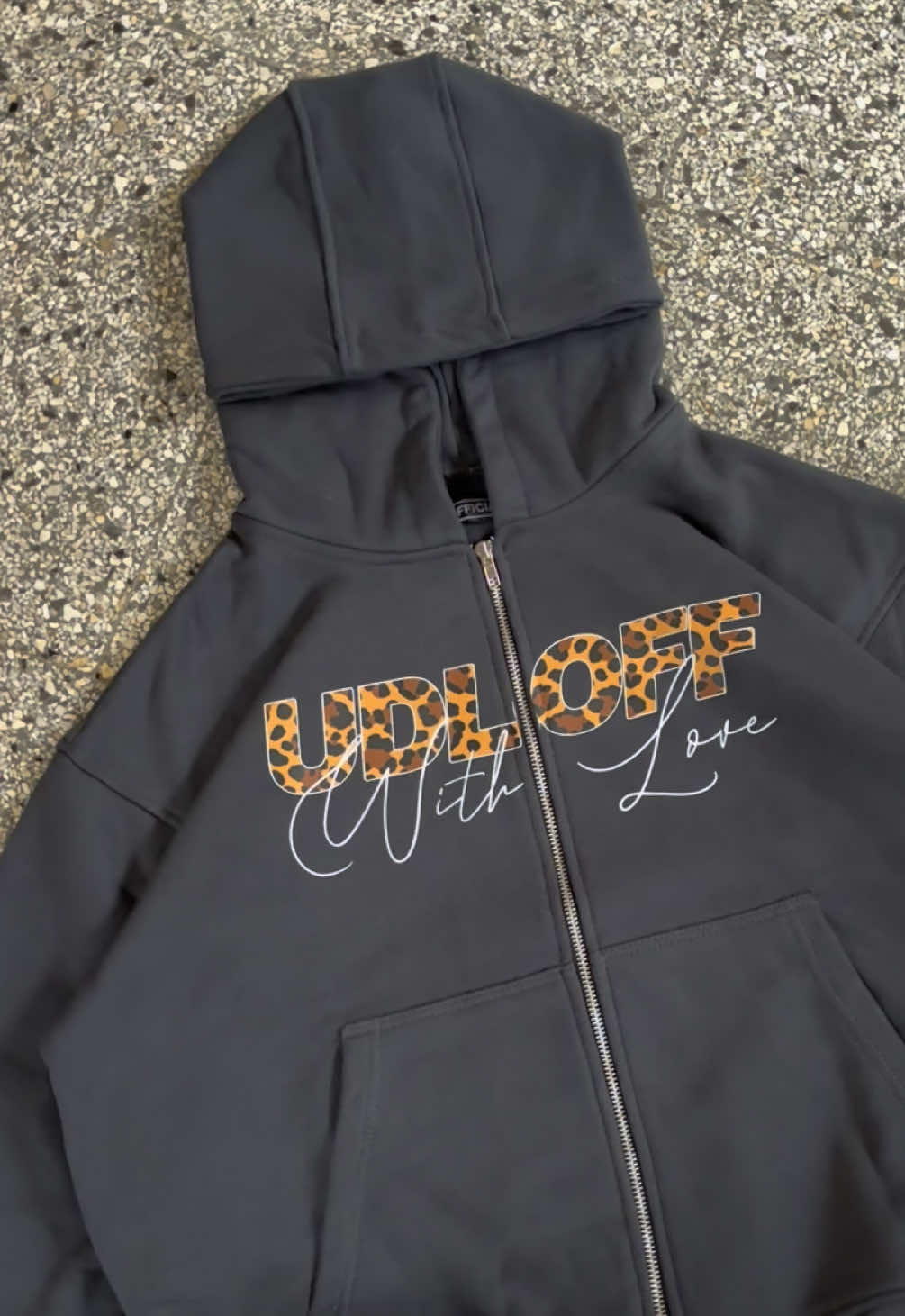 detail  #withlove #hoodieboxy #udlwithlove #hoodiedoublezipper #udlofficial 