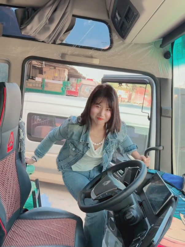 chuyến hàng đầu tiên đi xe mới cùng vợ Trung Quốc #nutaixexinhdep #nutaixe #truck #trucker 