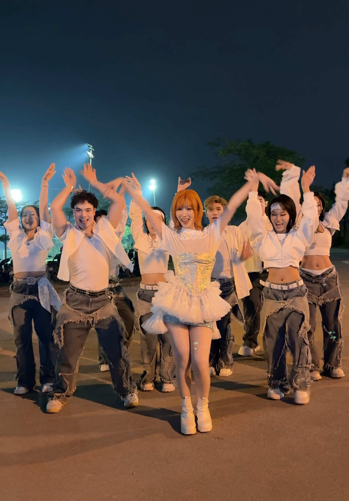 Đu trend cùng với chính chủ biên đạo trend luôn @Soleck Nguyễn ✨  #min #viyeucudamdau #oopscrew 