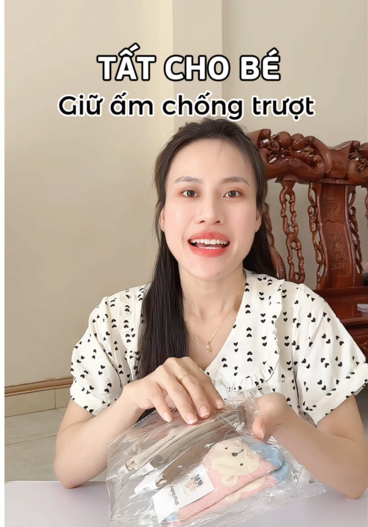 Mùa lạnh rồi các mẹ mang tất giữ ấm ngừa cảm lạnh cho con nhe #mebimsua #tatchobe #tatchongtron #tatchongtruotchobe #nhacocamathi 