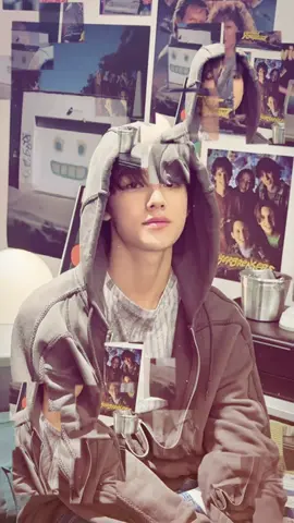 PHÁT SÚNG THỨ 5 SEONGHYEON💥 Seonghyeon là một ca sĩ, nhạc sĩ người Hàn Quốc, sinh ngày 13 tháng 1 năm 2009, là thành viên của nhóm nhạc CORTIS dưới sự quản lý của BIGHIT MUSIC. Anh có tính cách điềm tĩnh, thích nghi với nhiều vai trò trong nhóm như vocal, nhảy và rap. Ngoài ra anh còn được biết đến với biệt danh thân mật là LÚM🤪#seonghyeon #cortis #xh 