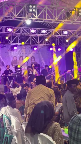 Asmara (part 2) JW MUSIC : @DIKA KEYBOARD @MANDRO @ha.san_ @dimskey_ @REMBO RENDI @SURYA @Bassis dangdut @Ayah Kadir @Yetnobass🤘  Sound System : @BAPaudiopro @JW AUDIO @PM AUDIO MUSIC (MADIUN)  Lighting : @an.lighting madiun..  Multimedia : @KING MULTIMEDIA  #viralvideo #soundsystem #fyp #madiun24jam #dangdut 