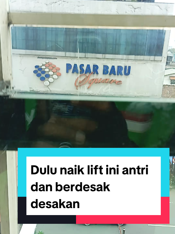 Dulu kalau naik lift ini antri penuh sesak sama orang,sekarang keadaannya sudah berubah ya....#viral #lift #pasarbarubandung 