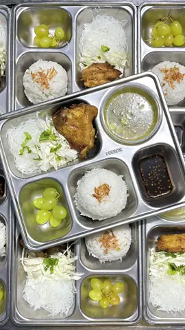 Senin “S”nya Soto 😆  Semoga dengan Menu dari SPPG Rejotangan ini dapat menjadi gizi yang baik untuk adik adik 🩵   📍SPPG REJOTANGAN, Ds. Rejotangan Kec. Rejotangan @gerindra @badangizinasional.ri #mbg #makanbergizigratis #sppg #mbg 