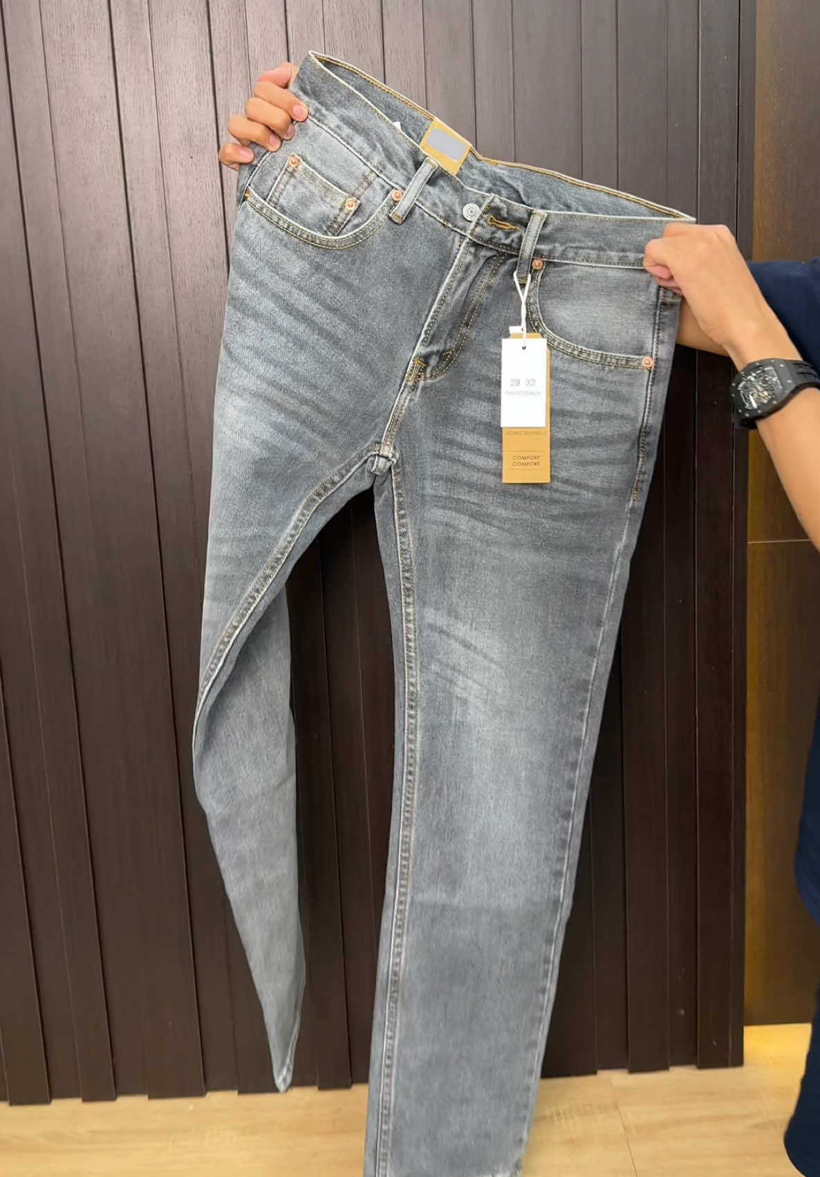 Quần jean xám màu cực đẹp luôn ae #mrnhaluxury #quanjeannamongsuong #quansuong #jeansuongdung #quầnjeannam 