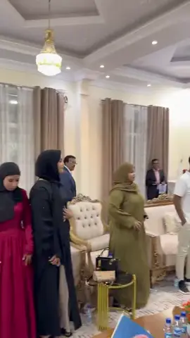 La kulankeenii Xalay Madaxweyne Mohamed Abdulahi Mohamed🤴🏻🇸🇴❤️#abdiqafaarofficial #views💔😭 #marexaanpower🇱🇺👑 #marexaanpower🇱🇺👑 #marexaanpower🇱🇺👑 