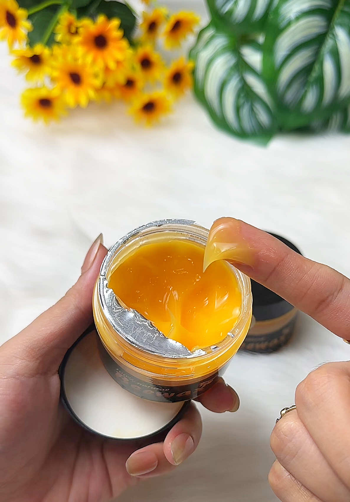 Sáp ong đánh bóng làm mới đồ gỗ  @Phương Chăm Chỉ  @Phương Chăm Chỉ #phuonggiadung7 #xuhuong #danhbonggo #lammoidogo #danhbongdogo 