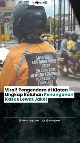 Sebuah video pengendara motor di Klaten, Jawa Tengah, menarik perhatian publik. Dalam rekaman, pemotor berjaket kuning menuliskan keluhan di bagian belakang jaketnya terkait laporan polisi yang ia buat pada 26 Juni 2024 namun belum mendapat kejelasan. “Hingga sekarang dipersulit & tidak ada kejelasan,” tulis pesan dalam jaket tersebut. Video ini memicu banyak respons warganet yang mengaku mengalami hal serupa saat membuat laporan. “Sangat mewakili apa yg dirasakan oleh jutaan masyarakat di luar sana,” komentar seorang warganet. Tak sedikit yang menilai bahwa viral menjadi salah satu cara agar laporan segera diproses. “kalo ga viral ga bakal di proses sih,” tulis warganet. “viral dulu ya baru di proses,” sahut lainnya. . . . #Haijogja #Haijogjacom #Klaten #ViralIndonesia #LaporanPolisi     