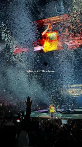 I’m sobbing over this tour being over but I’m so incredibly grateful I got to experience one of the greatest tours ever❤️‍🩹 I can’t wait for what’s in store next :,) #fyp #billieeilish #hmhas #tour 