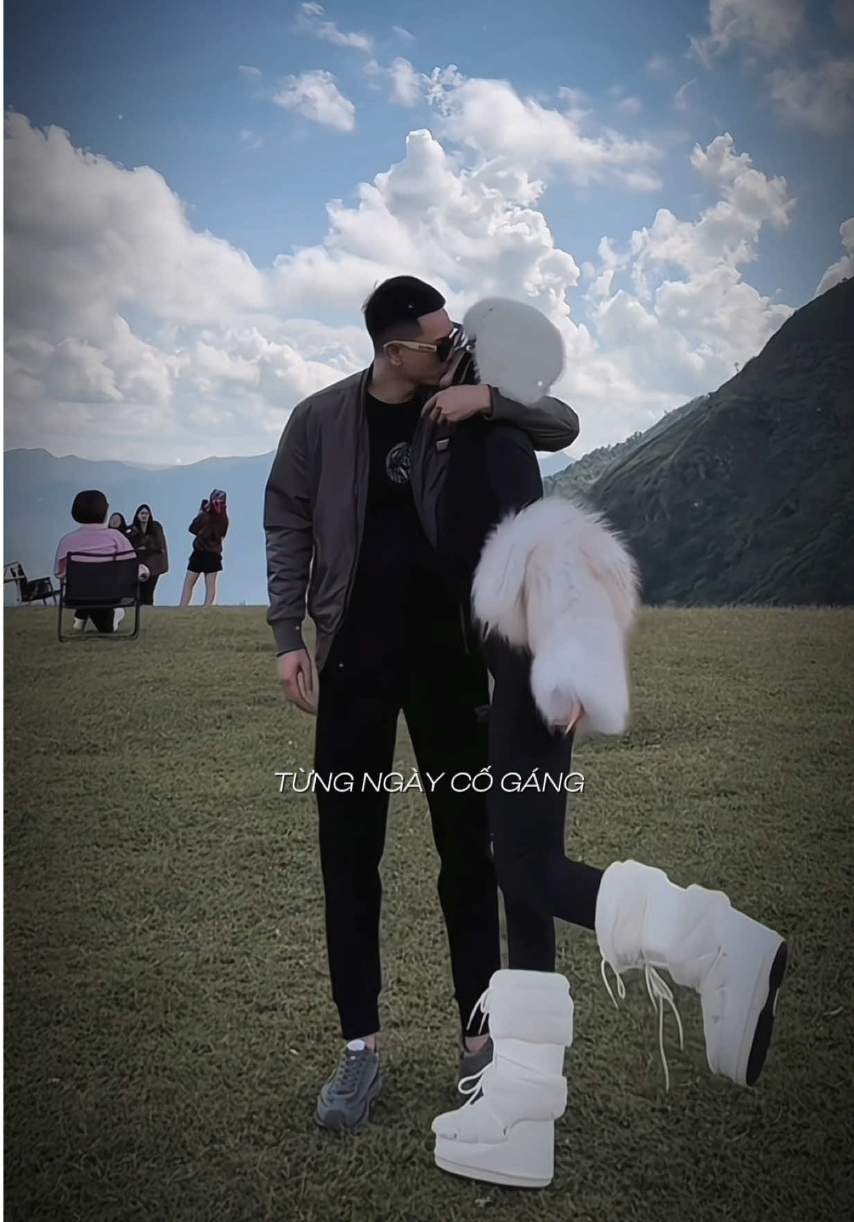 Nếu như có 2 thế giới anh cũng chia mình làm đôi vì e là cả 2 hiện tại và tương laiiiiii #tbtboutique95 