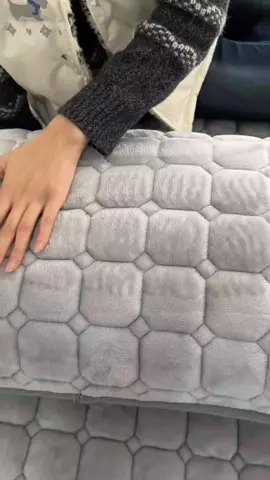 Thảm nỉ trải giường  #giadungtienich #gagiuong #tiktokviral #xuhuong 