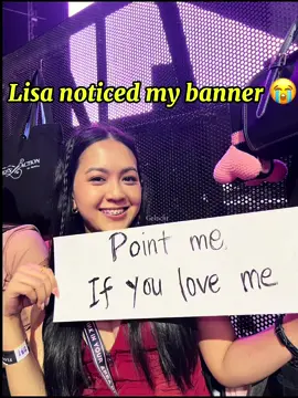 LISA noticed me!! 😭😭Highlight of my night aaaaahhhhhhh gonna say Lalisa love me, Lalisa love meeeee!!! 😭😭😭🩷🩷 i love youuu @LISA  #blackpinkofficial #blackpinkdeadlineworldtour #Lisa #blackpinkinbulacanday2 