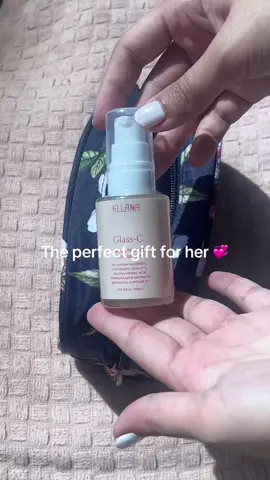 What's inside the bag? Just your dose of radiance! ✨ Our skin serums are here to bring brighter, even-toned skin, the kind of glow that is worth giving!  #glowworthgiving #Ellanacosmetics #gifttheglow #evenskinserum #sharetheglow