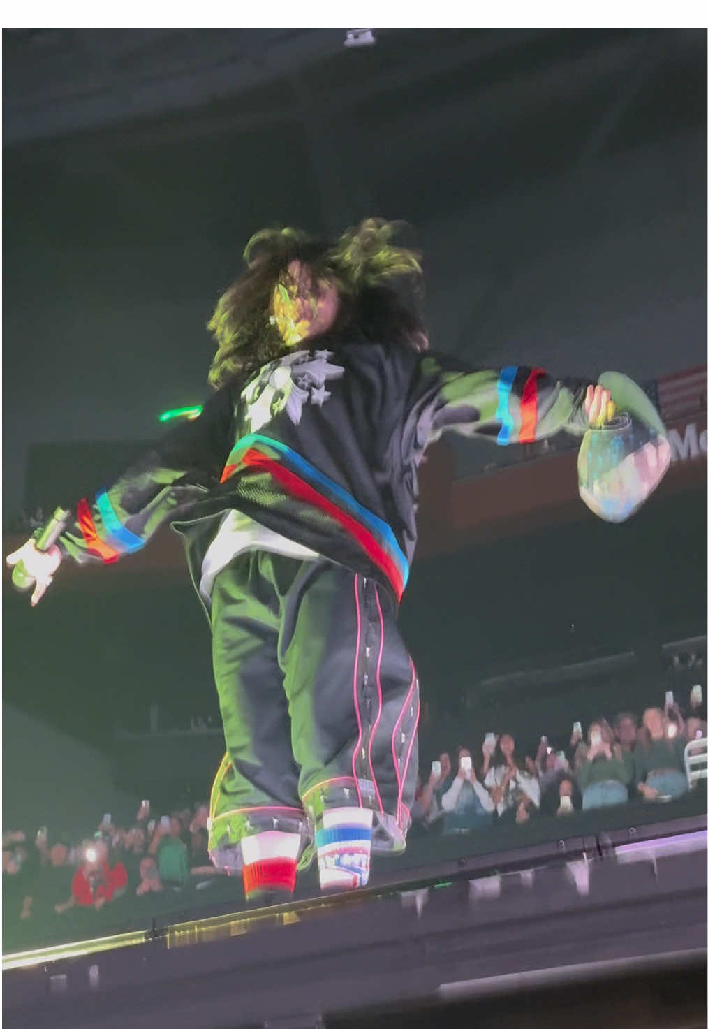 I didn’t know @BILLIE EILISH was chill like that 😜 #hitmehardandsofttour #billiesanfranciso #sanfrancisco #billieeilish #fyp @Billie Eilish Home 