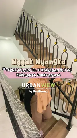 Ternyata ada loh hotel harga 200rb an di kawasan elit Surabaya. Namanya Urbanview Kencana Residence. Dari depan penampakan hotelnya besar dan mewah khas bangunan bergaya Eropa. Dan area kamarnya pun nyaman dan estetik. Dengan budget 200rb an sudah cukup buat istirahat yang tenang dan nyaman. Bookingnya lebih mudah melalui aplikasi @RedDoorz Indonesia jangan lupa tambahkan kode promo “YUKNGINEP” agar dapat tambahan diskon. Yuk buka pintu bareng reddorz #RedTravelers #URBANVIEWbyRedDoorz #bukasemuapintu #urbanview #hotelsurabaya 