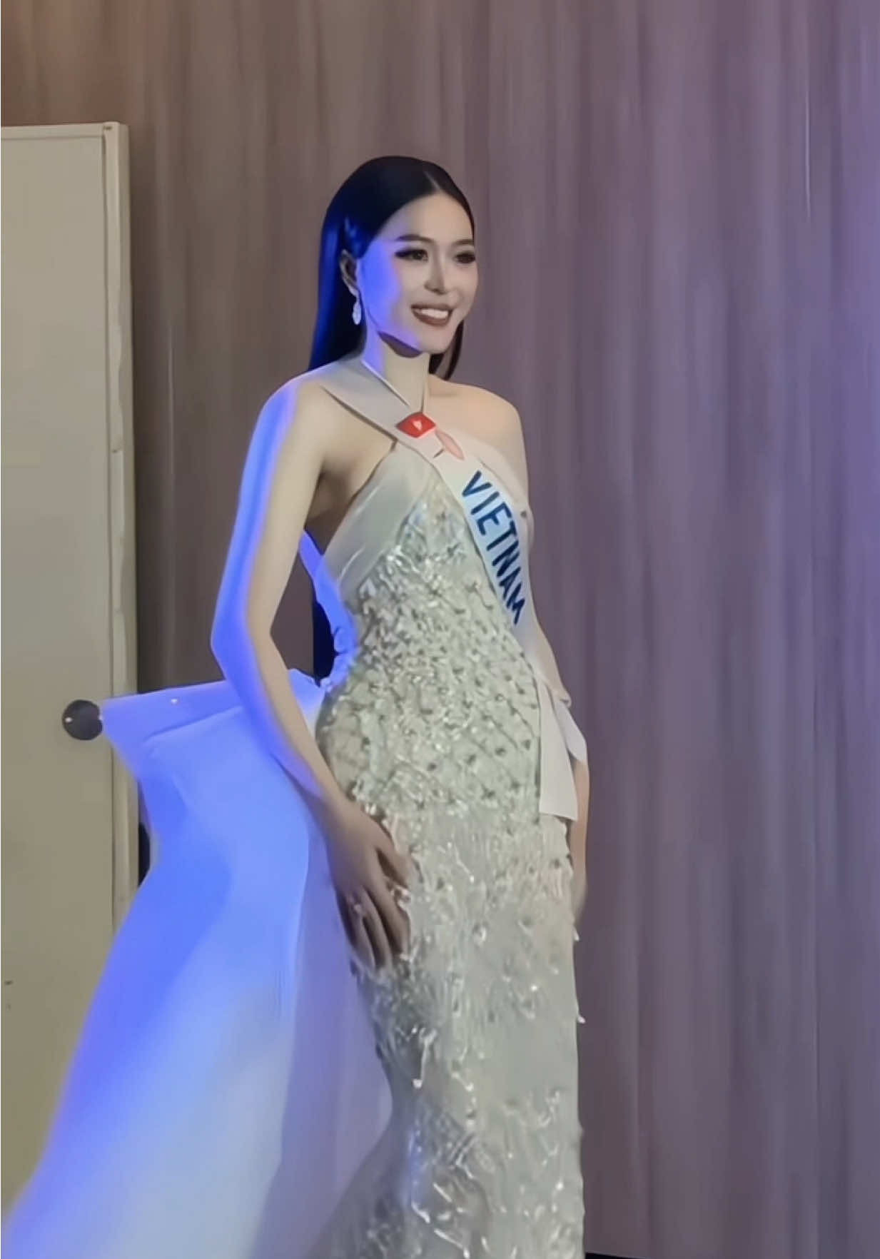 Kiều Duy trong phần thi dạ hội tại bán kết @missinternational 2025✨ #NguyenNgocKieuDuy #MissInternationalVietnam #MissInternational2025 #SenVang 
