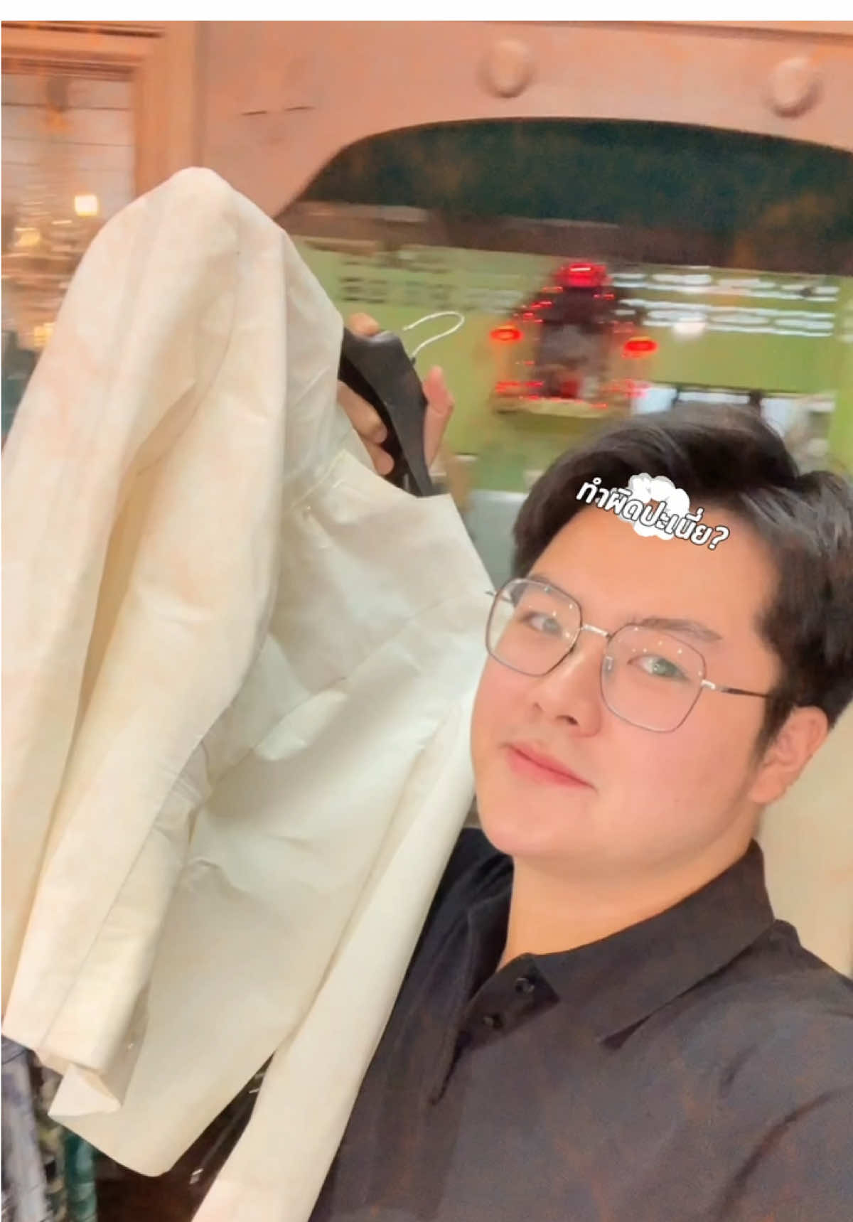 ได้ตัวแล้ว เอาไปให้แม่ลองกันนน ตัดชุดไทยให้แม่ใส่ #ชุดไทย #แม่กับลูก #ผ้าไทย #ตัดชุด #thaitraditionalcostume 