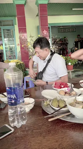 Ngoại ơi , đón cậu nhé 😞