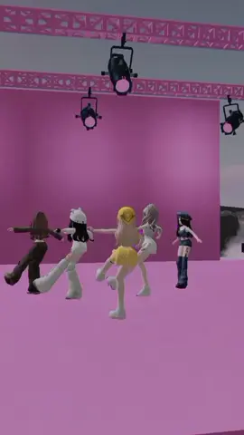 maaf ngg trllu pintar edit ka.😭  btw ,mell afk ktinggln di depan 😌#robloxindonesia #Roblox #ekspedisihallyu @vivy @nyjm.iqisss @moniccccc01 @smolly607 