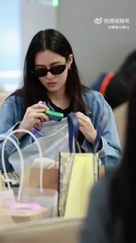 #LinglingKwong #鄺玲玲 #หลิงหลิงคอง #00K #airportfashion 