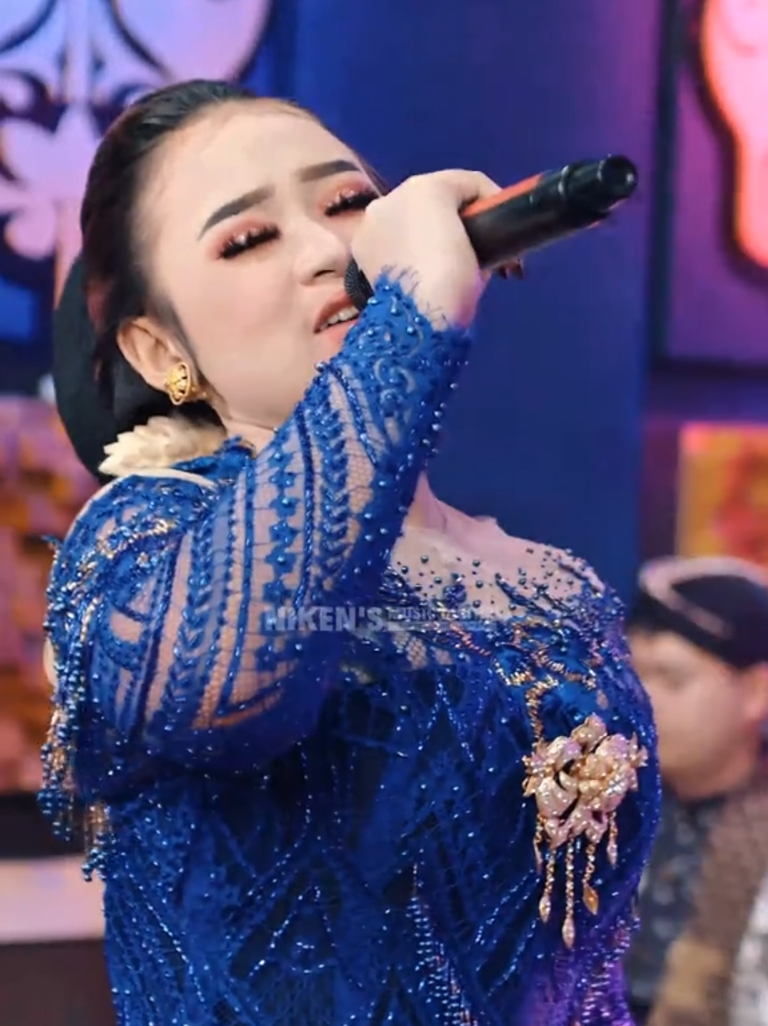 Kanggo Riko - Niken Salindry .  Full Video On Youtube Channel Kembar Music Digital . #nikensalindry #nikensentertainment #nikensmusicdigital #sanidynusantara #kembarmusicdigital 