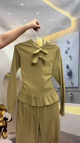 Sét bộ áo dài tay nơ ngực lai bèo phối quần bagyy trẻ trung#hiennguyenstyle #setbo #setxinh #setdonu 