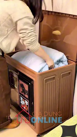 1653 - Thùng hộp nhựa đựng chăn mền gấp gọn có nắp đậy chống bụi và 4 bánh xe di chuyển