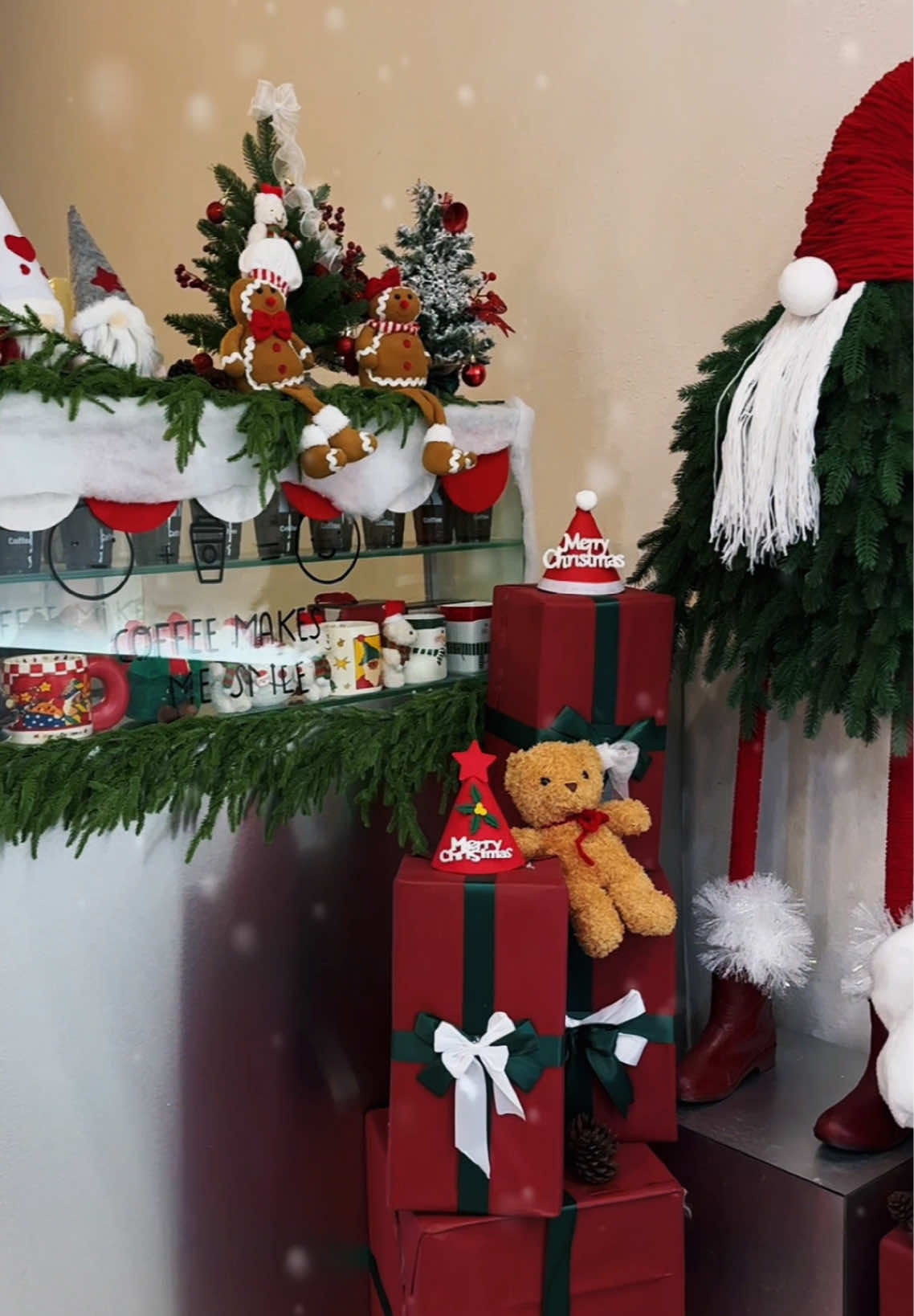 Mê vibes giáng sinh này của K Coffee 🌲🌲🎅 #kcoffeequangngai #cafequangngai #giangsinh2025 #xuhuong 