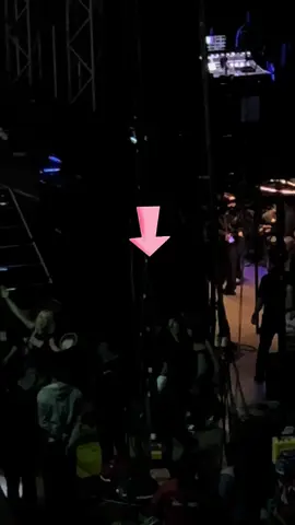 Na injured si ate lisa ko huhu, pero slay parin yan siya sa stage