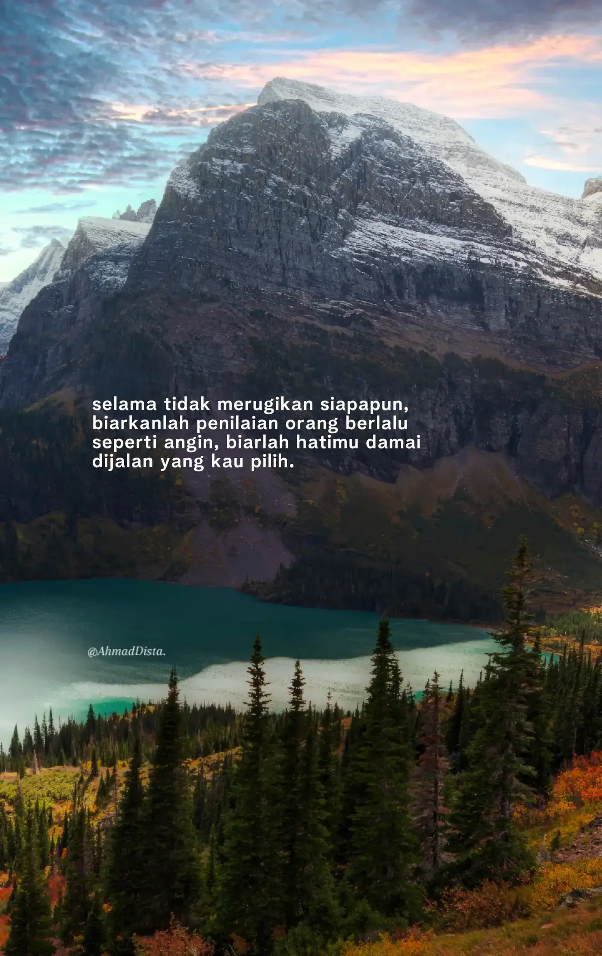 Bahan-bahan📝: 75 gram tepung tapioka 75 gram tepung terigu 2 sendok teh kaldu sapi bubuk 1 sendok teh garam 6 siung bawang merah, haluskan 2 siung bawang putih, haluskan 120 ml air Bahan untuk Kuah Bakso Aci📝: 8 siung bawang putih, haluskan 4 siung bawang merah, haluskan 4 buah cabai rawit merah, haluskan (jumlah bisa dikurangi atau ditambahkan sesuai dengan tingkat rasa pedas yang diinginkan) 1 sendok teh kaldu sapi bubuk 1 sendok teh garam 1 sendok teh gula pasir 1 sendok teh lada bubuk 800 ml air 2 sendok makan minyak goreng Bahan pelengkap (untuk topping): 1 batang daun bawang, iris halus 2 buah tahu yang telah digoreng Kacang pilus secukupnya Bawang merah goreng secukupnya Jeruk nipis. Cara membuat Bakso Aci🥢: 1.Rebus air bersama bawang merah dan bawang putih yang telah dihaluskan, garam, serta kaldu sapi bubuk hingga mendidih. 2.Di wadah lain, campurkan tepung tapioka dan tepung terigu dan perlahan tuang air rebusan sebelumnya secara perlahan sambil diuleni hingga menjadi adonan padat yang kalis dan mudah dibentuk. 3.Bulat-bulatkan adonan seukuran bakso dan rebus di air mendidih hingga matang dan semua bakso mengapung ke permukaan. Tiriskan. 4.Kuah: Panaskan sedikit minyak dan tumis bawang merah, bawang putih, serta cabai rawit merah yang telah dihaluskan hingga harum. 5.Tuang air dan bumbui dengan kaldu sapi bubuk, gula, garam, serta lada bubuk. Aduk rata, cicipi dan koreksi rasa bila diperlukan. 6.Masukkan Bakso Aci yang telah matang, rebus bersama kuah sebentar lalu pindahkan ke mangkuk saji. 7.Tambahkan topping pelengkap seperti tahu goreng, kacang pilus, bawang goreng, irisan daun bawang, serta perasan jeruk nipis sesuai selera. Bakso Aci Kuah ala Rumahan siap untuk disajikan. Selamat mencoba dan selamat menikmati!! #katakata #4u #storytime #xzyabc #fypppppppppppppppppppppppp 