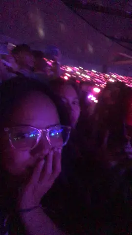 Best crowd day 2! Wahahaha yumayanig ph arena. Isang maling talon nasa VIP kana 🤣  #blackpinkinyourarea #blackpinkdeadlineworldtour #blackpinkpharena #blackpinkphilippines #blackpinkconcert 