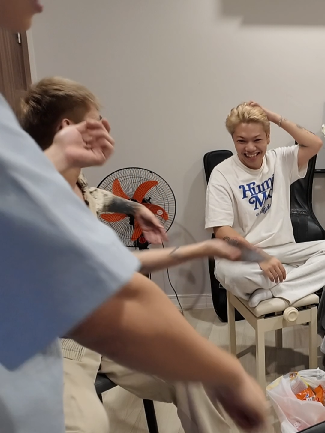 oke ngồi xuống tôi dát vàng tai cho nhé #CAPTAINBOY #NOLONGDONGY #anhtraisayhi 