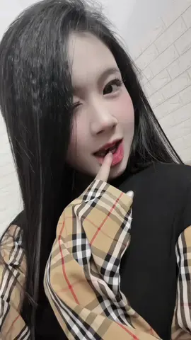 Môi khô gớm luôn🙂‍↕️