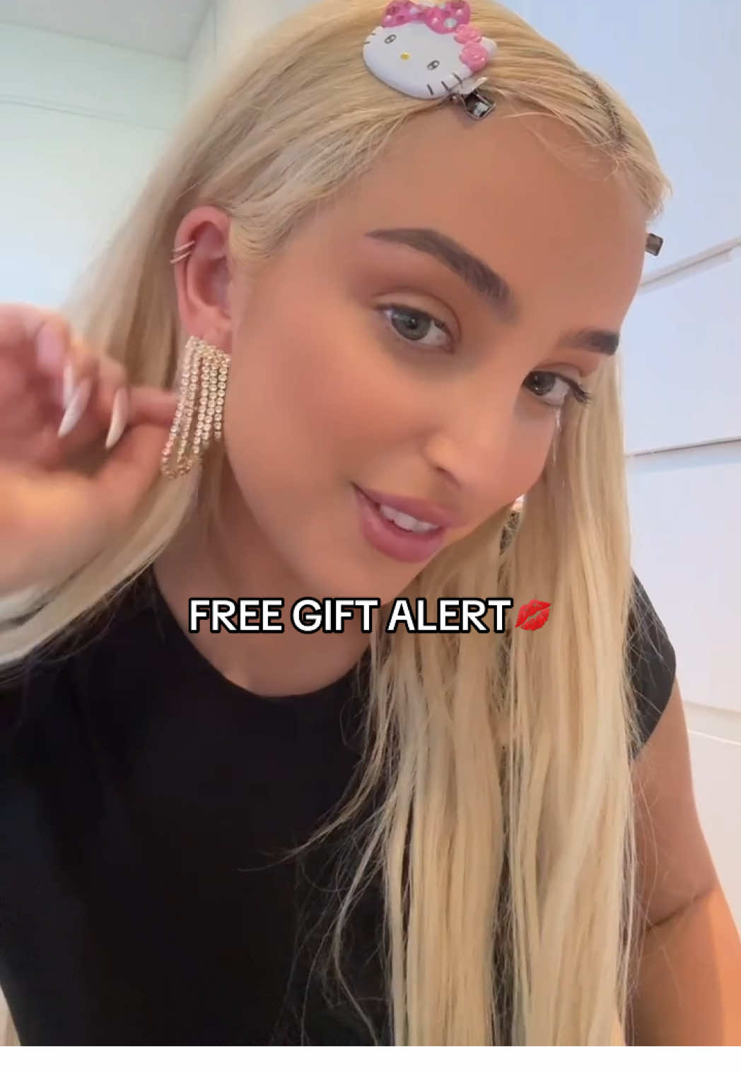 a lil extra sparkle on us ✨ Free Flashing Lights Earrings with $100 USD spend.