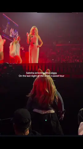 Omg #sabrinacarpenter #shortnsweet #viral #blowup #fyp @Sabrina Carpenter 