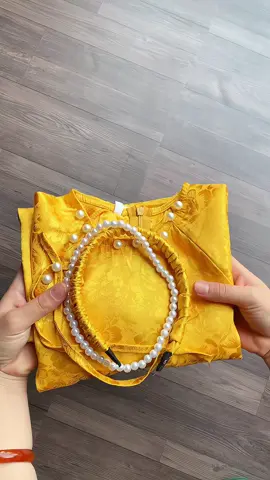 Sét áo dài gấm Tết đính Ngọc cho bé #aodaitet #aodaitetbegai #thoitrangbeyeu #mevabe 