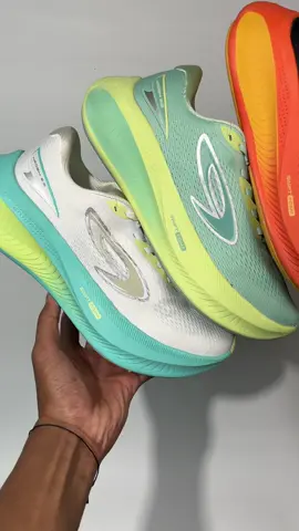 Keunggulan sepatu Hiroshi 2.0 original meliputi kenyamanan luar biasa melalui teknologi Hyperfly Sole dan Impulse Foam, desain upper yang ringan dan breathable untuk sirkulasi udara maksimal, serta outsole karet yang kuat untuk daya tahan dan cengkeraman. Sepatu ini cocok untuk easy run, latihan ringan, dan lari jarak jauh.  #sepaturunning #910nineten #sepatuolahraga #produklokal #fyp  @910 Nineten Shoes Official 