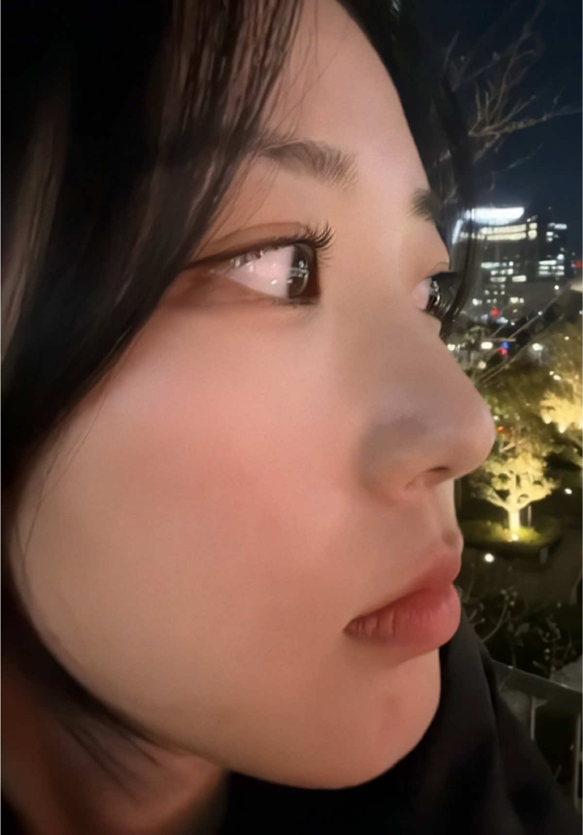 지금 거리 10cm도 안 되는 거 같은데.. 내 심장 뛰는 소리 오빠도 들리지?😥