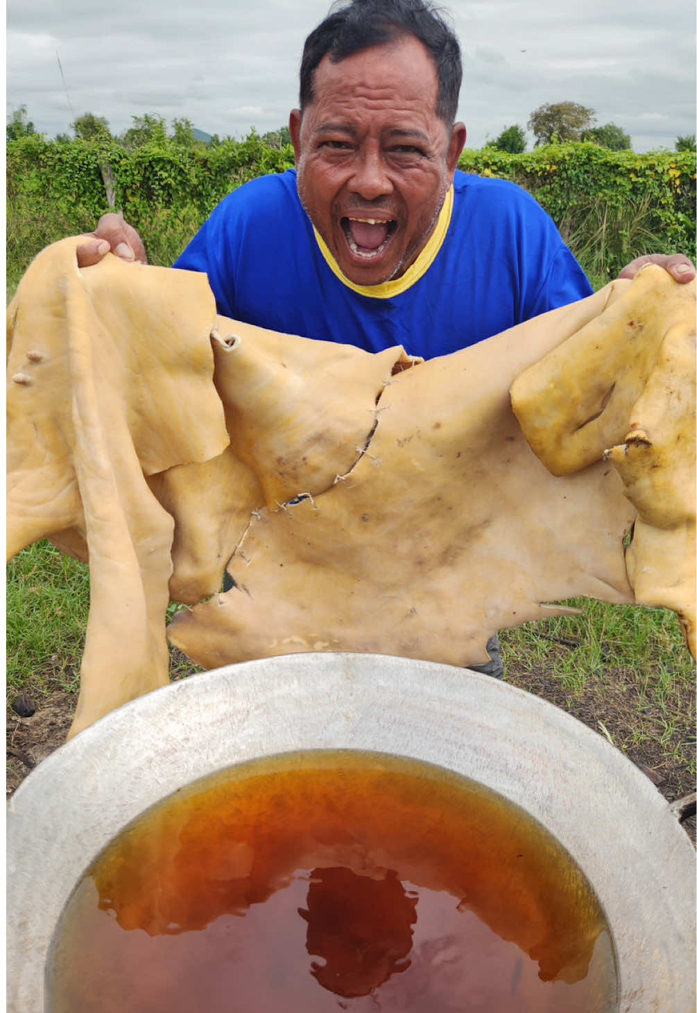 How to crispy cow skin with chili recipe #tiktokfood #crispy #yummy 