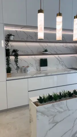 تناسق، قوة، وأناقة ..هذا اللي يقدمه سطح نوشن ستون بكل بساطة 👌🏻✨#الخليجون_للمطابخ #نوشن_ستون #نوشن 