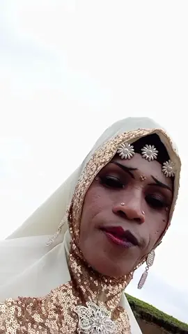 Selesai berkonten di pohon teh poci lanjut perkontenan di lokasi lain nya.... oteweeeeeeeeeeeee  #fyp #viral #maminoval #sialiscabang #artisviralmedan 