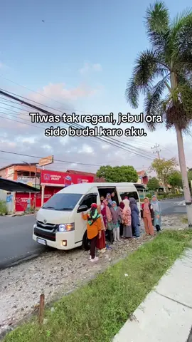 tiwas semangat ono sek takon rego, jebul gur ge bandingan rego☹️ #sewahiace #hiacecommuter #sewahiacepremio #drivermudapunyacerita #toyotahiacecommuter 