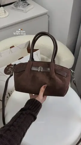 Replying to @Cha🕊️ whim bag by @Age free kini tersedia online yaa guyss 😍🤎 #taswanita #agefree #agefreebag #whimbag 