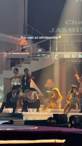 wait i cant believe it’s over #shortnsweettour #sabrinacarpenter #sabrinacarpenterconcert #dontsmile #shortnsweet 