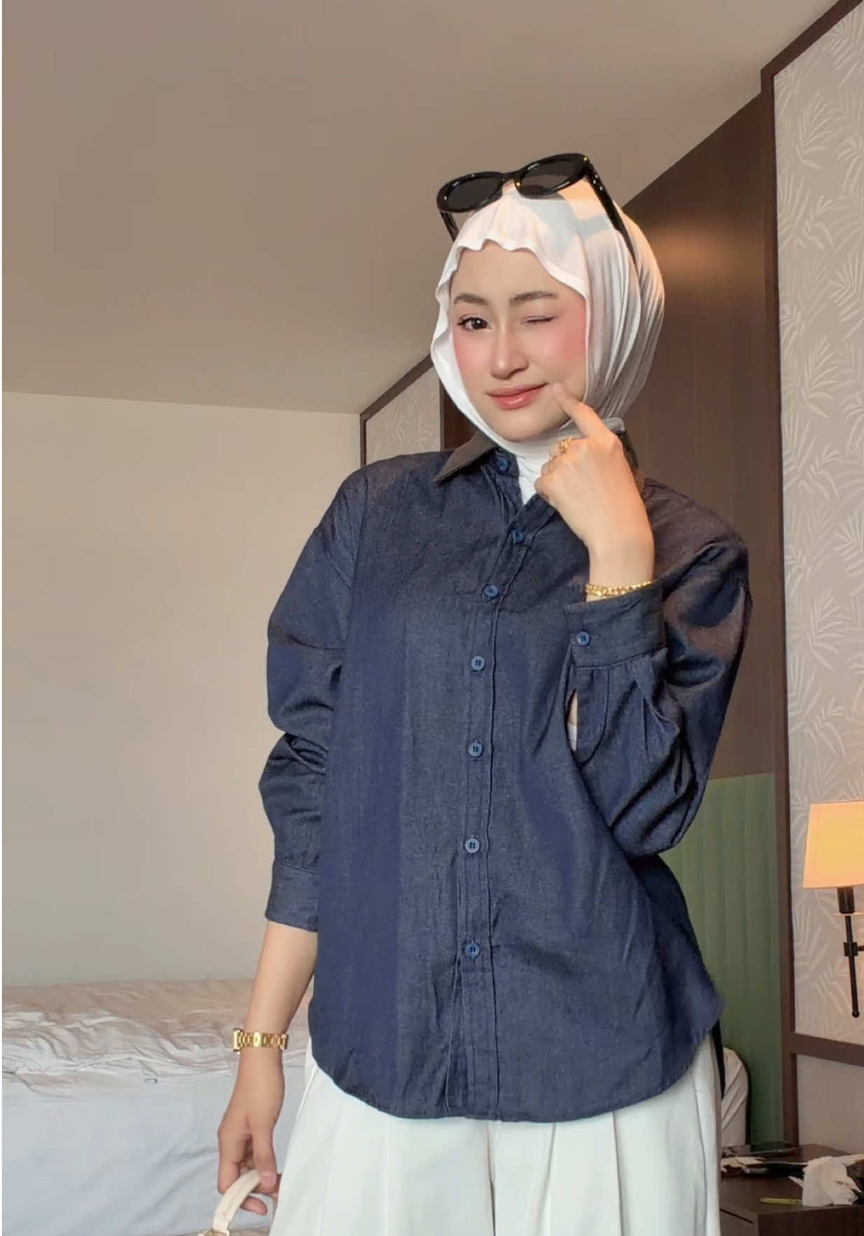 #kemejadenim #ootdhijab #hijabstyle #outfitinspo #ootdhijabstyle 