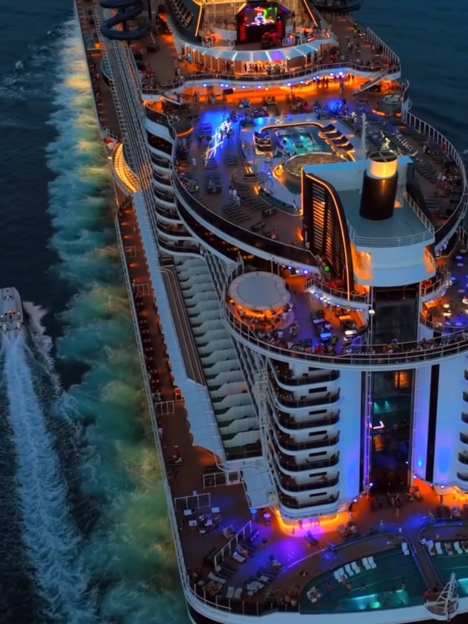 MSC CRUISE SHIP😱🚢 #cruiseship #luxuryship #msccruises #uku #foru 