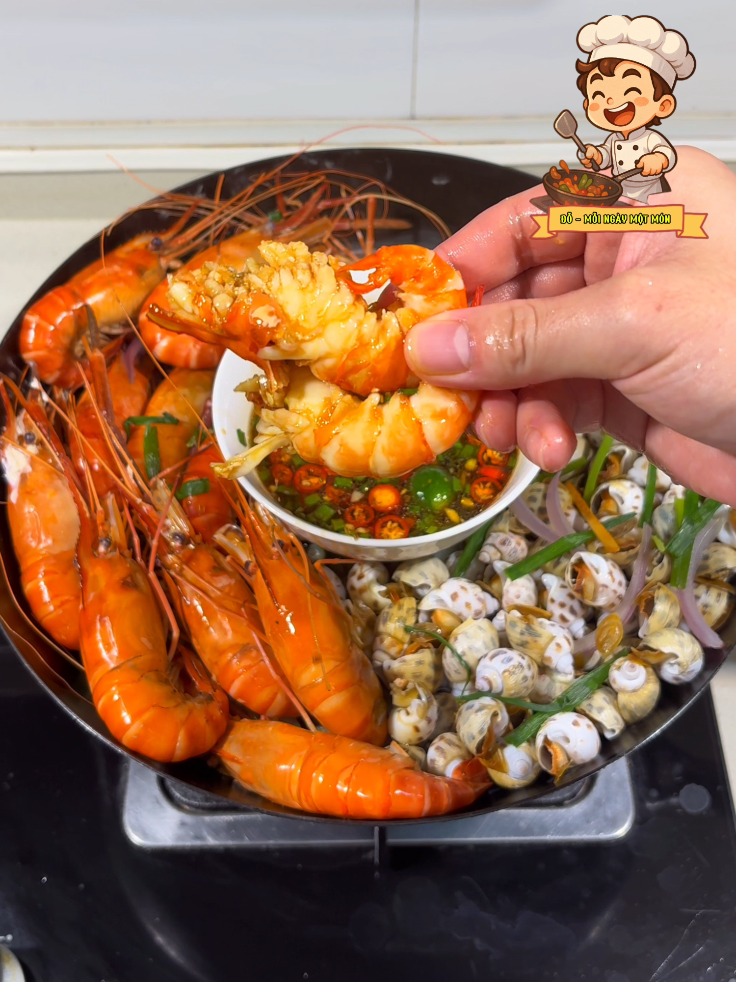 Tôm càng xanh tươi mang đi hấp cùng ốc hương là đúng bài nhất — vị ngọt tự nhiên, thơm nức và cực kỳ dễ ăn. Ai mê hải sản nhất định phải thử cách này! #ĐỗMỗiNgàyMộtMón #HảiSảnHấp #TômHấp #MónNgonDễLàm #ĂnLàGhiền