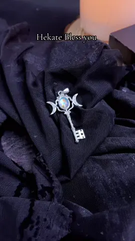 #witchyvibes #witchtok #hekate #hecate #hekateanwitch #gift #necklace 