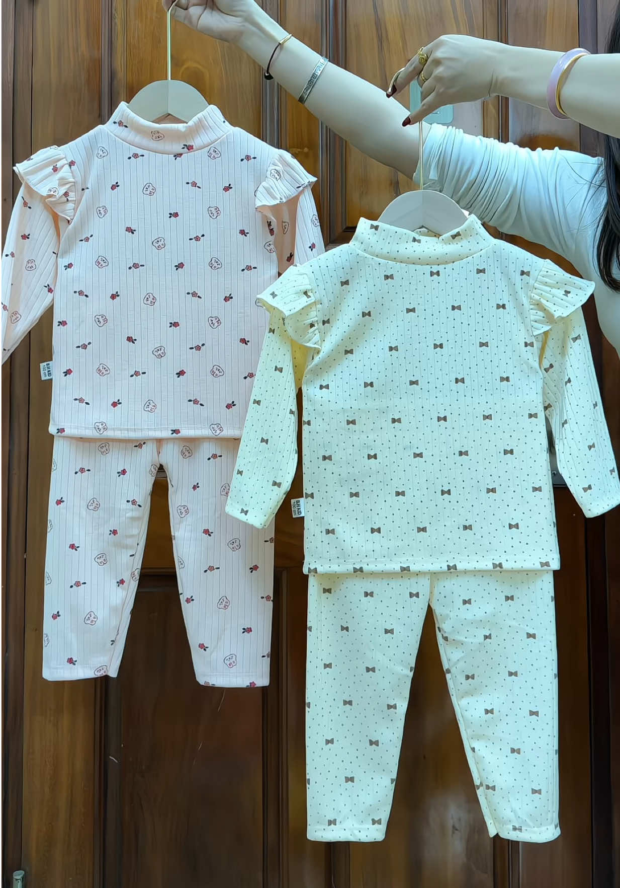 Bộ quần áo LEN tăm DÀY dài tay cho bé #tiemmeken #thoitrangtreem #bothudongchobe #bobegai #bochobegai 