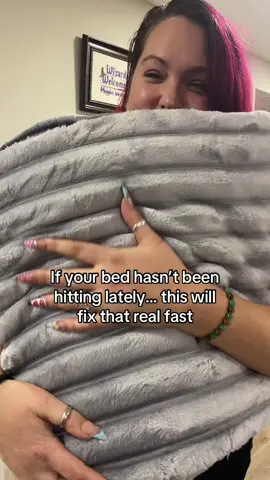 Nothing says I love you quite like a new comforter set. This one is grey ombre. #fauxrabbitfurblanket  #comforterset #tiktokshopblackfriday #tiktokshopcybermonday #tiktokshopcreatorpicks 